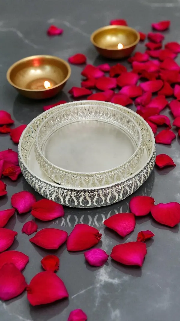 Lace_Edge_Silver_(Set_Of_2_Trays)