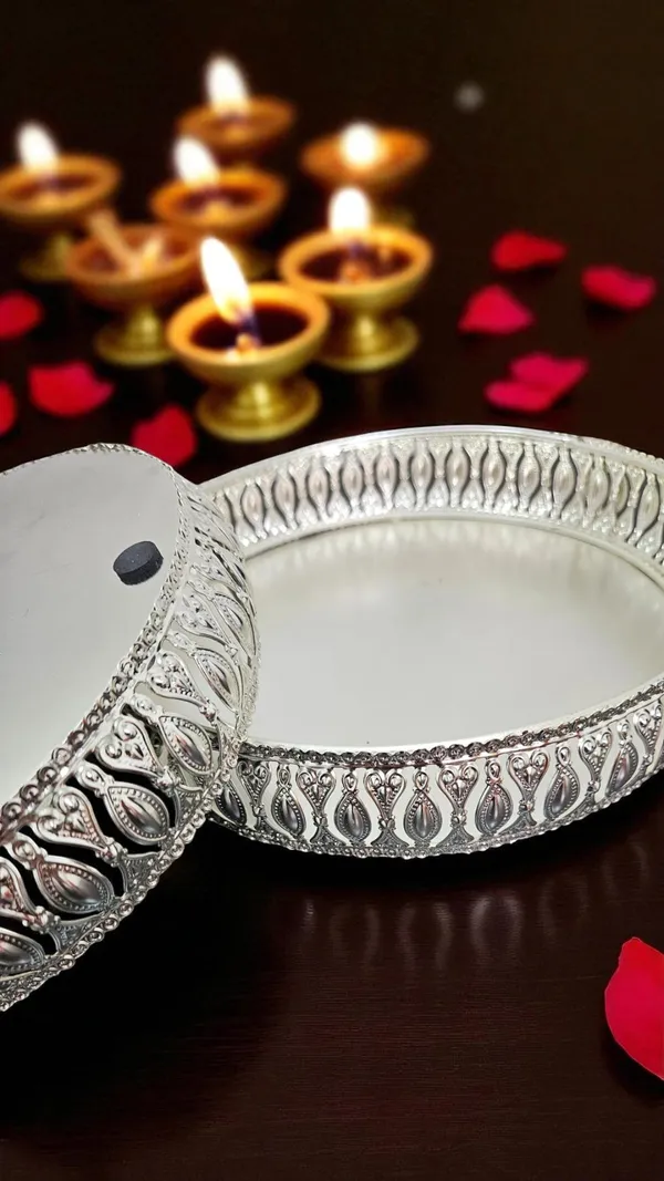 Lace_Edge_Silver_(Set_Of_2_Trays)