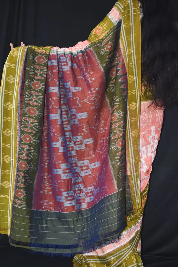 Bandhika_Maniabandha_Ikat_Pure_Cotton_Saree_–_Peach,_Olive_Green_&_White