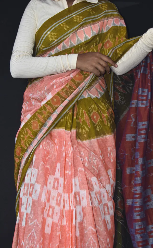 Bandhika_Maniabandha_Ikat_Pure_Cotton_Saree_–_Peach,_Olive_Green_&_White