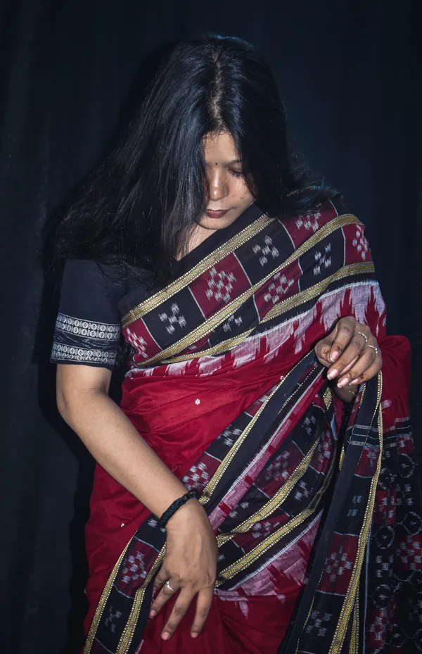 Bandhika_Premium_Handloom_Maniabandha_Ikat_Saree_–_Deep_Maroon_with_Black_&_Gold_Border