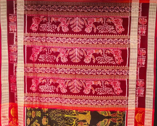 Bandhika_Premium_Heritage_Collection_Pure_Cotton_Maniabandha_Ikat_Handloom_Saree_|_Artisan_Woven_Masterpiece