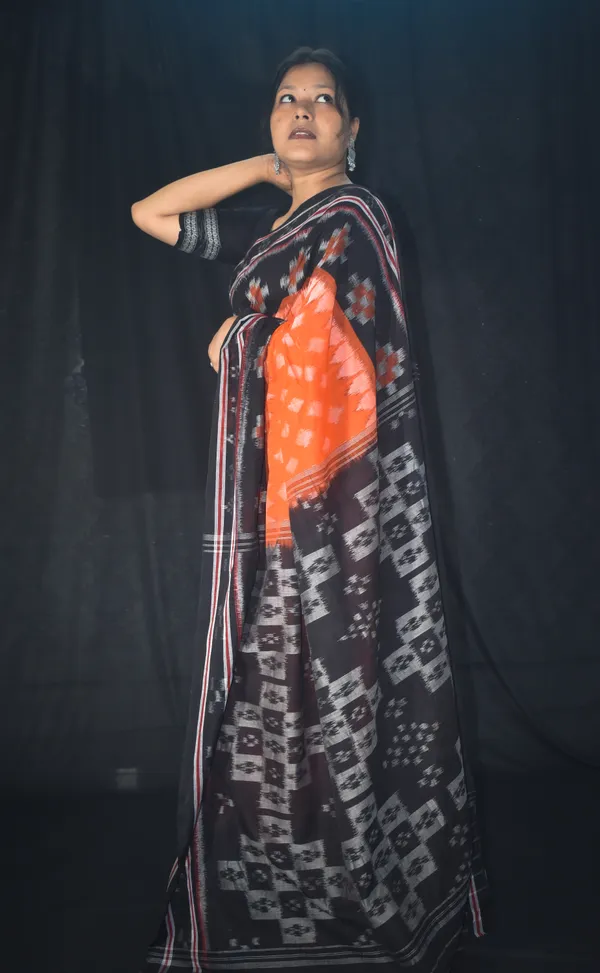 Bandhika_Maniabandha_Ikat_Pure_Cotton_Saree_–_Rust_Orange_&_Charcoal_Black_Traditional_Handloom_Design