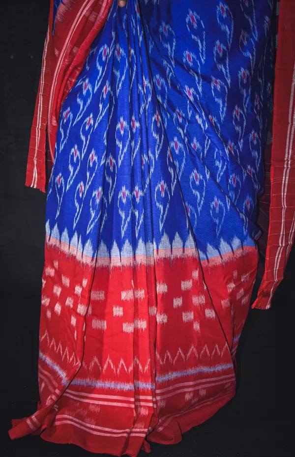 Bandhika_Maniabandha_Ikat_Pure_Cotton_Saree_Black_Blue_Red_Traditional_Motif