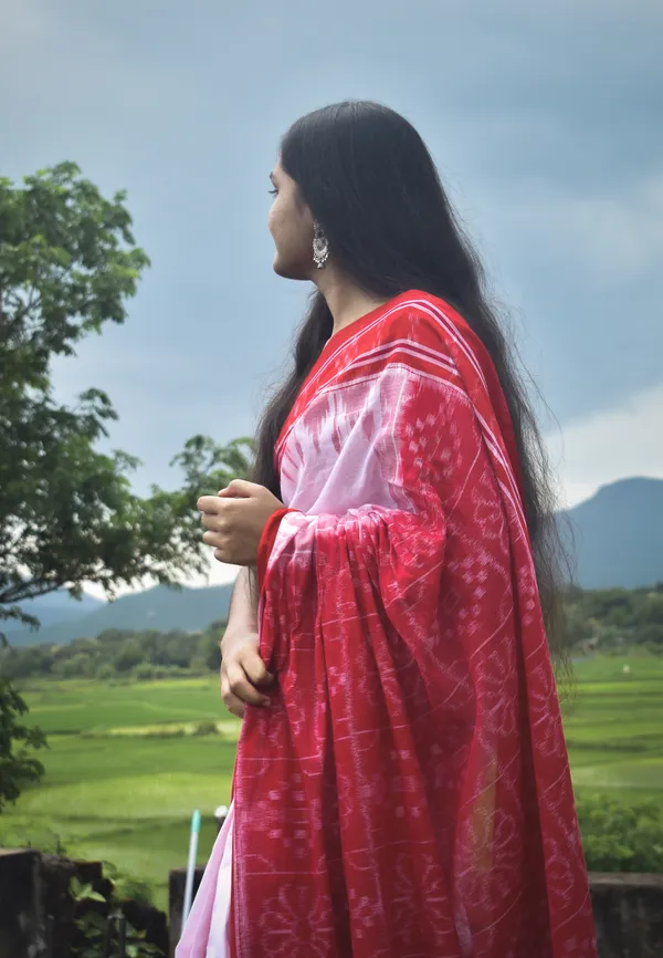 Bandhika_Maniabandha_Ikat_Pure_Cotton_Saree_–_Crimson_Red_&_Ivory_White_Traditional_Handloom_Saree