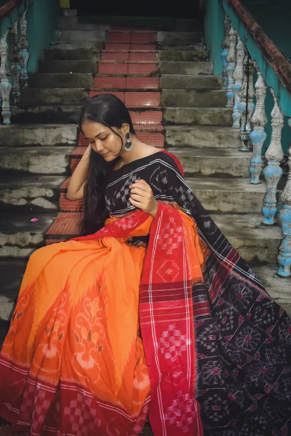 Bandhika_Maniabandha_Ikat_Pure_Cotton_Saree_–_Charcoal_Black,_Burnt_Orange_&_Maroon_Traditional_Handloom_Saree