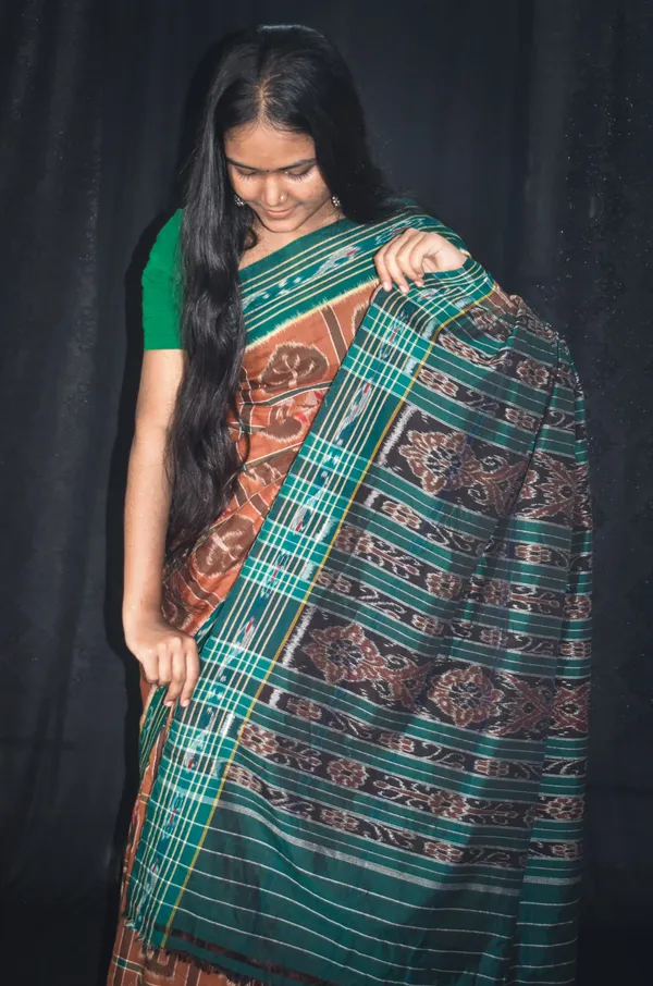 Bandhika_Pure_Cotton_Maniabandha_Ikat_Handloom_Saree_for_Women_|_Teal_Green_&_Rust_Brown_Traditional_Saree