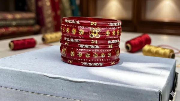 Red_Glass_Embellished_Bangles_Set_For_Women