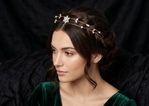 Aanyra_Aura_Crystal_Blossom_Tiara