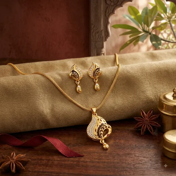 Aanyra_Paisley_Gold_&_Diamond_Pendant_Set