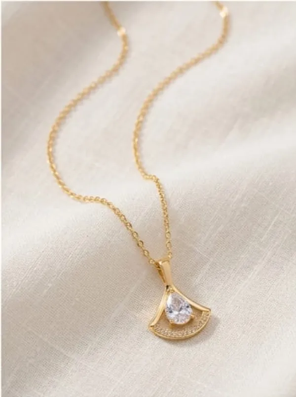 Diva_Pear-Cut_Fan_Pendant_Necklace