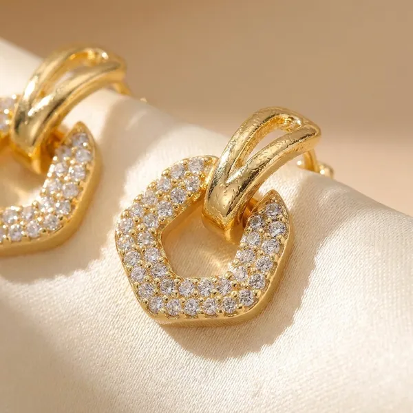 Eternal_Glow_Pav�_Hexagonal_Link_Earrings