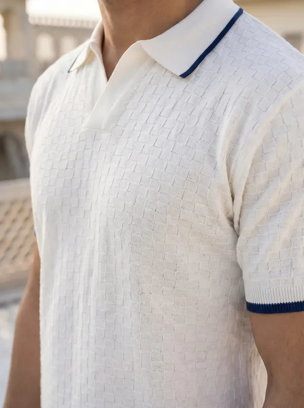 White_Cotton_Textured_Contrast_Collar_Regular_Fit_Polo_T-Shirt_For_Men