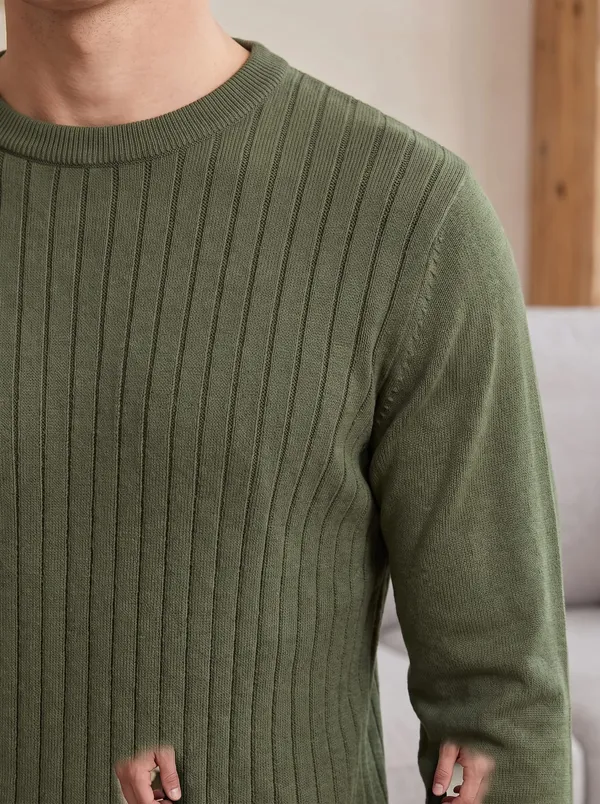 Bottle_Green_Cotton_Cable_Knit_Round_Neck_Sweater_For_Men