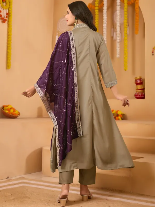 EMROIDERY_WORK_SUIT