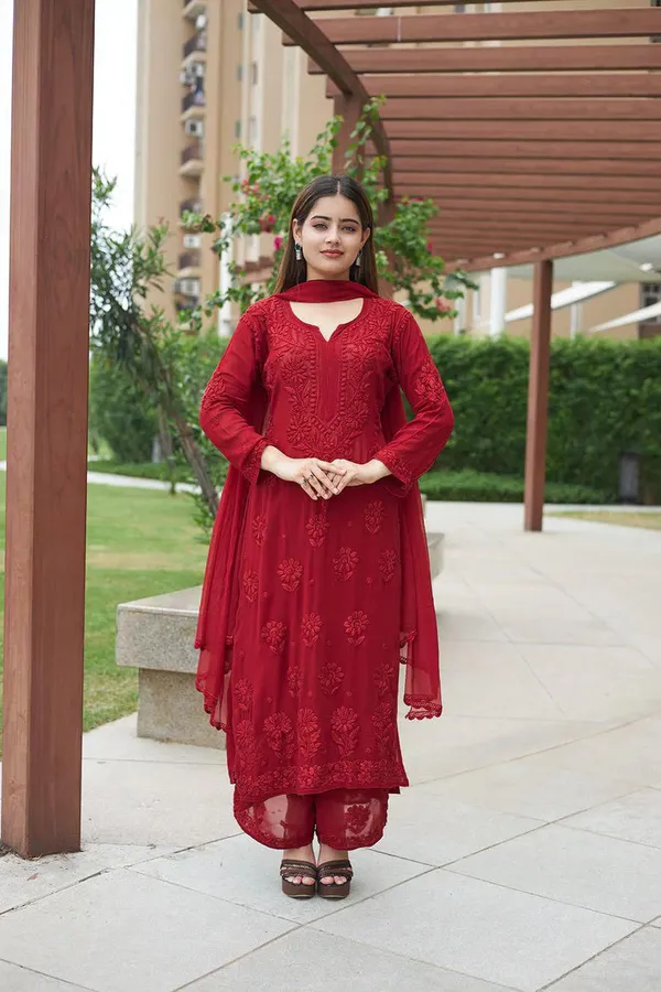 Women_Ethnic_Embroidered_Regular_Thread_work_Kurta_with_Palazzos_&_with_Dupatta