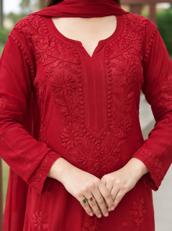 Women_Ethnic_Embroidered_Regular_Thread_work_Kurta_with_Palazzos_&_with_Dupatta