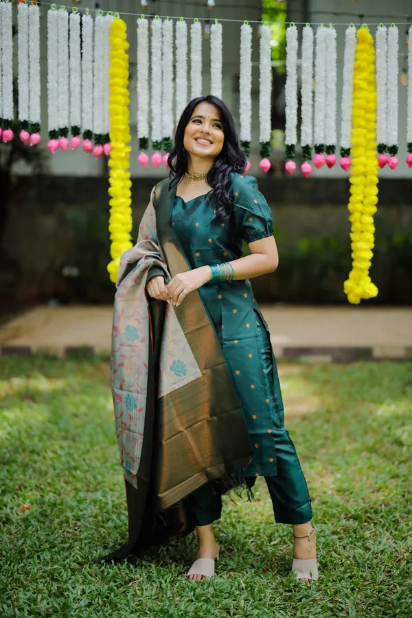 WEAVING_WORK_DRESS
