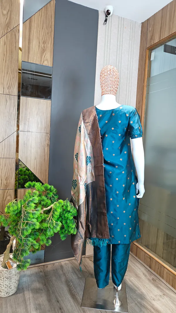 WEAVING_WORK_DRESS