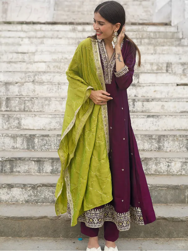EMROIDERY_WORK_SUIT