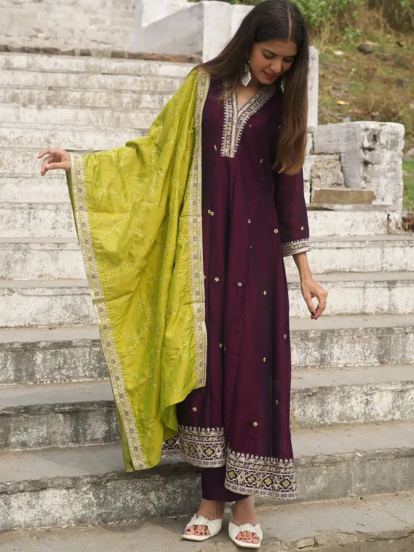 EMROIDERY_WORK_SUIT