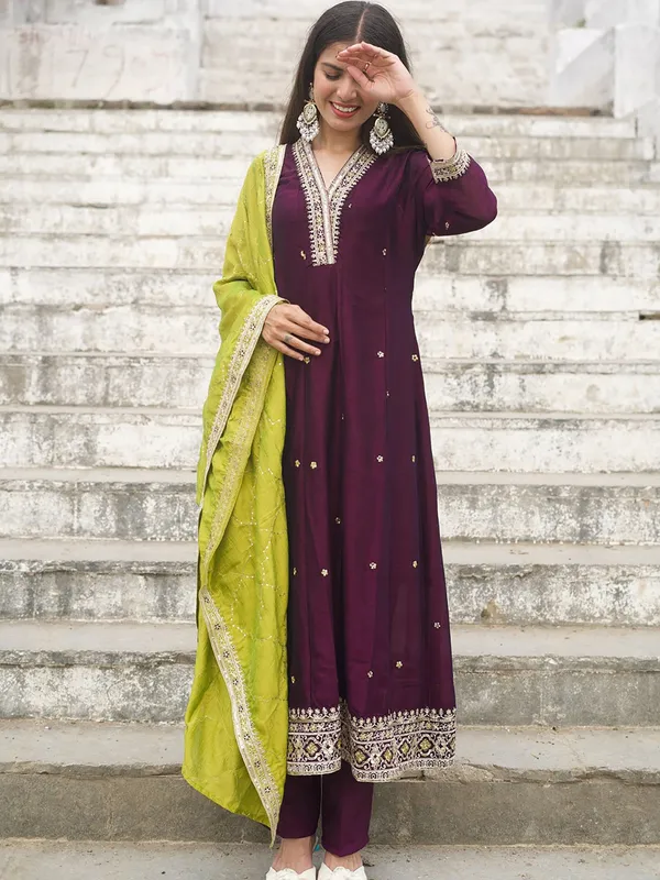 EMROIDERY_WORK_SUIT