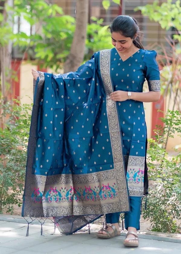 WEAVING_WORK_DRESS