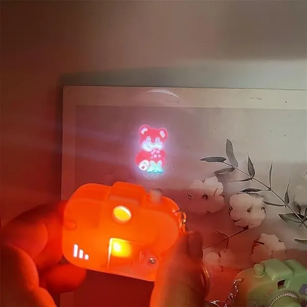 Cartoon_Projector_Camera_Keychain_Light_Pattern_Display_For_Kids