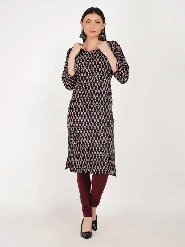 Black_And_Maroon_Cotton_Straight_Fit_Geometric_Print_Kurta_For_Women