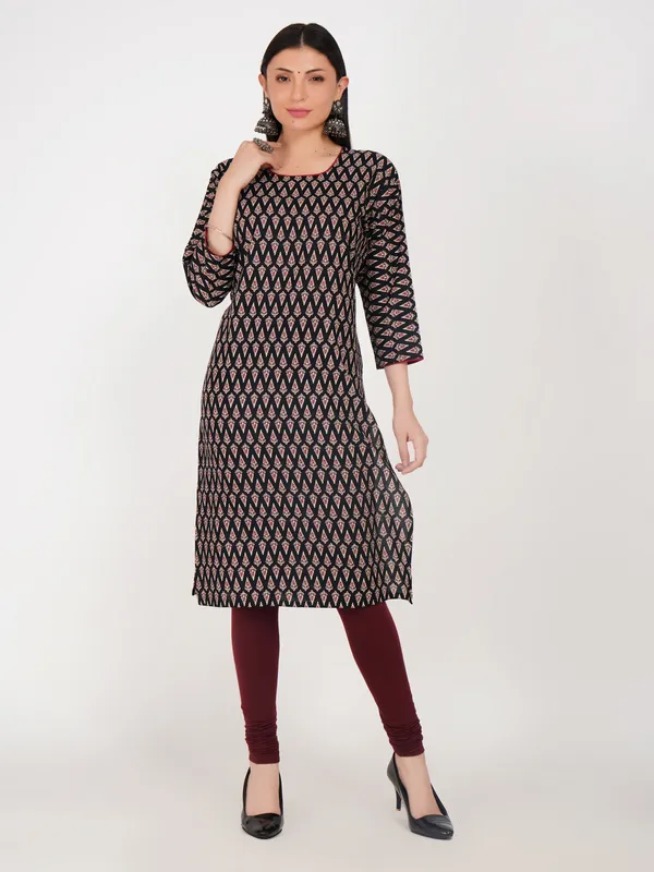 Black_And_Maroon_Cotton_Straight_Fit_Geometric_Print_Kurta_For_Women