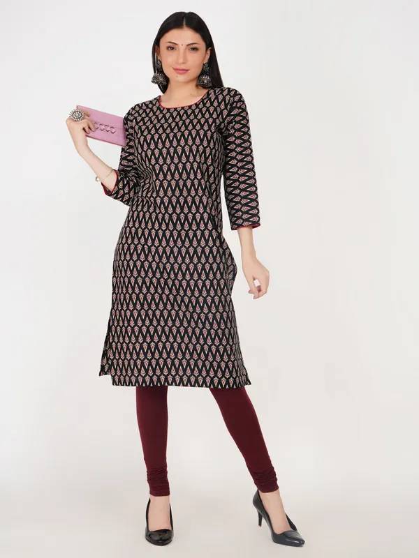 Black_And_Maroon_Cotton_Straight_Fit_Geometric_Print_Kurta_For_Women