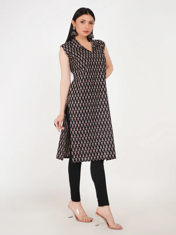 Black_Cotton_Sleeveless_Geometric_Print_Kurta_For_Women