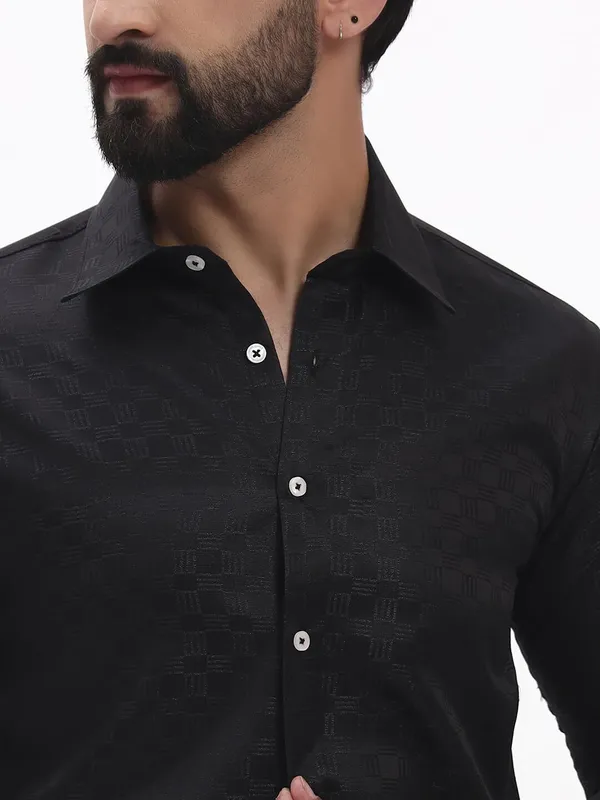 Men_Checkered_Formal_Black_Shirt