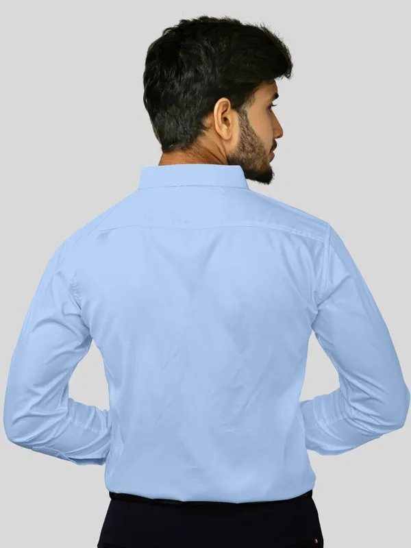 Men_Solid_Casual_Light_Blue_Shirt