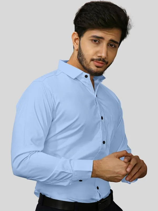 Men_Solid_Casual_Light_Blue_Shirt