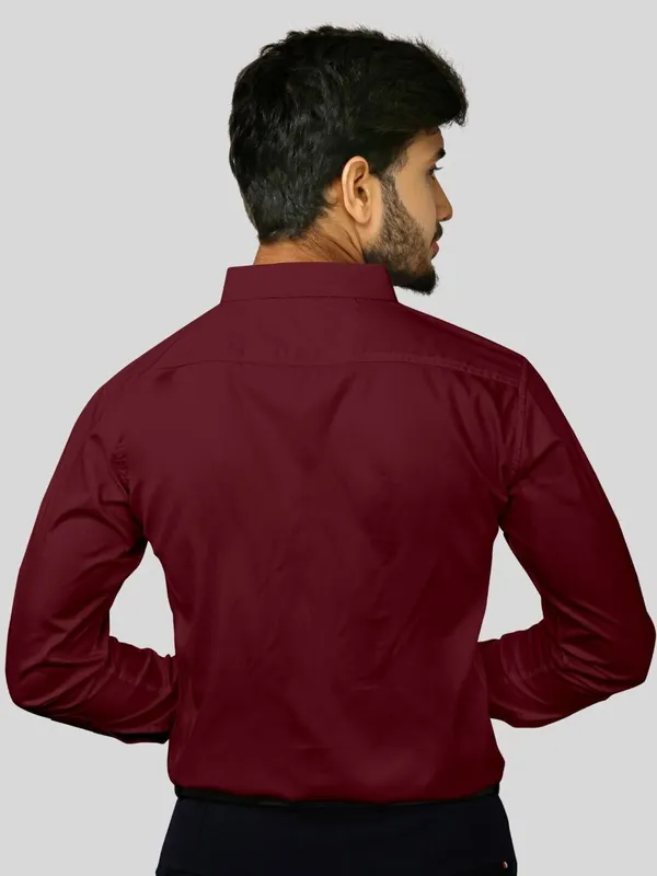 Men_Solid_Casual_Maroon_Shirt