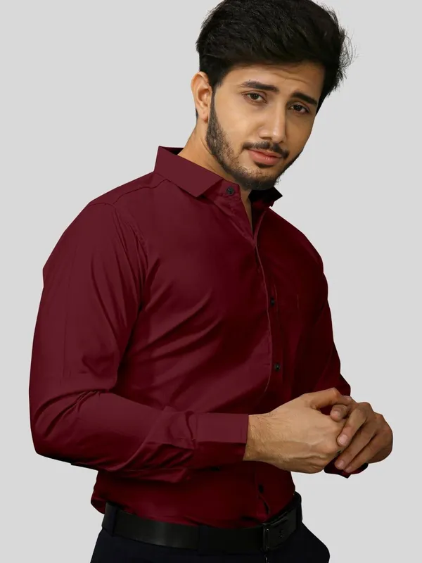 Men_Solid_Casual_Maroon_Shirt