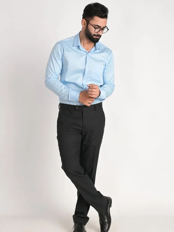 Men_Solid_Casual_Light_Blue_Shirt