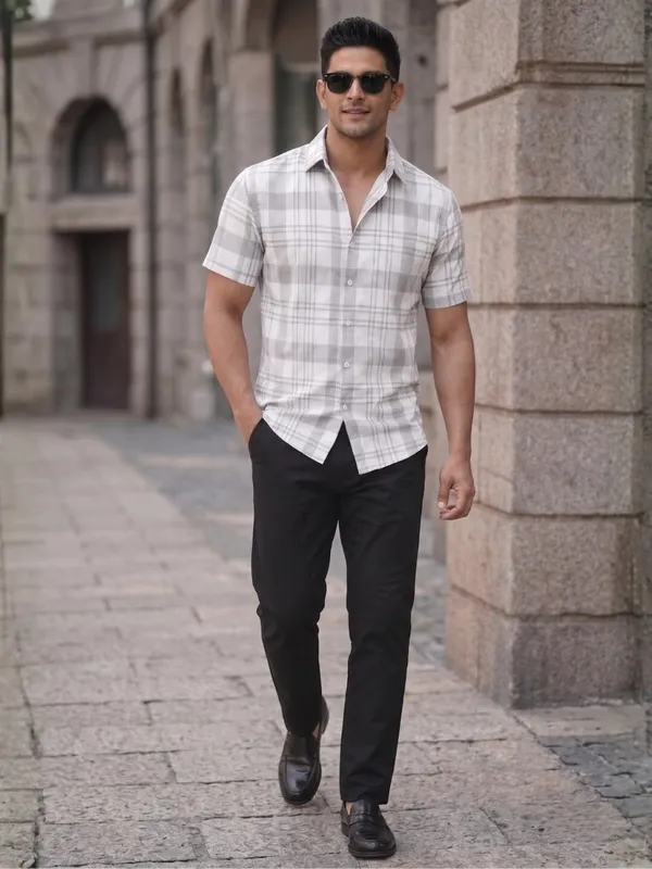 Men_Checkered_Casual_White_Shirt