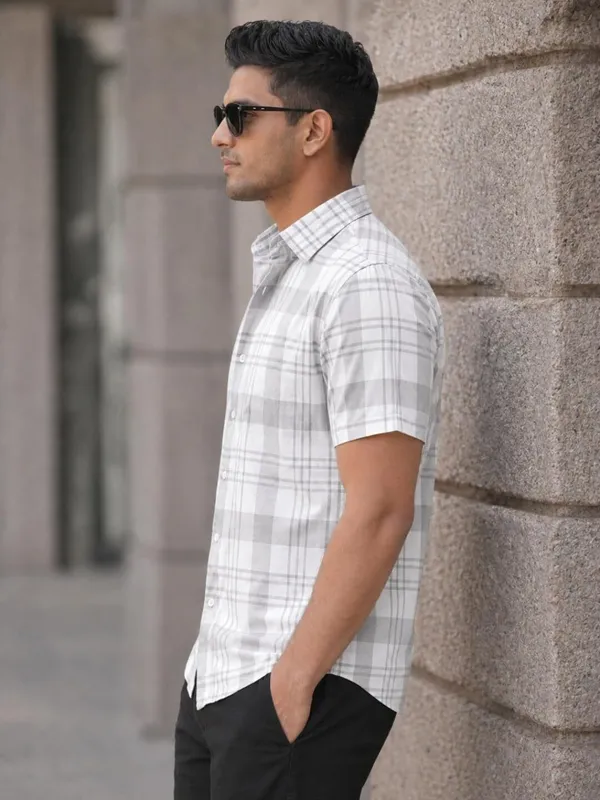 Men_Checkered_Casual_White_Shirt