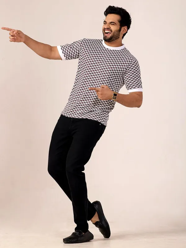 Checkered_Men_Round_Neck_Brown_T-Shirt