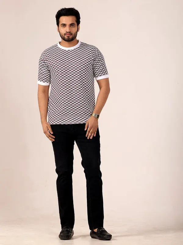 Checkered_Men_Round_Neck_Brown_T-Shirt