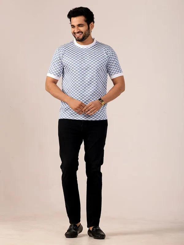 Checkered_Men_Round_Neck_Blue_T-Shirt
