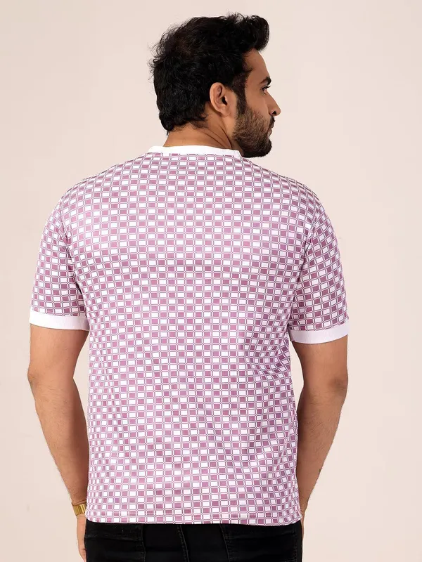 Checkered_Men_Round_Neck_Pink_T-Shirt