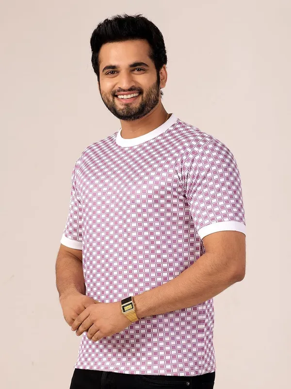 Checkered_Men_Round_Neck_Pink_T-Shirt