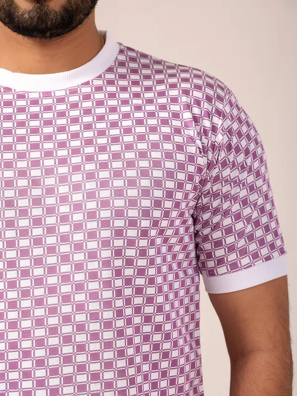 Checkered_Men_Round_Neck_Pink_T-Shirt