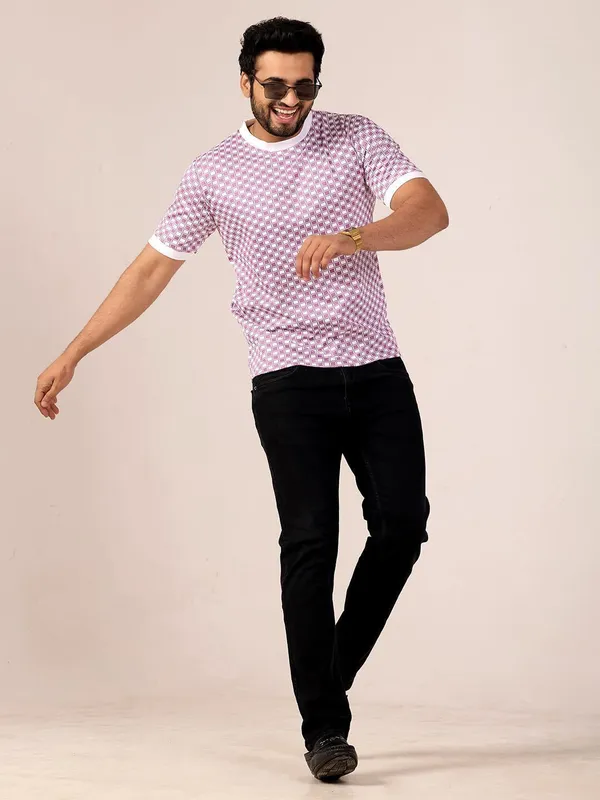 Checkered_Men_Round_Neck_Pink_T-Shirt