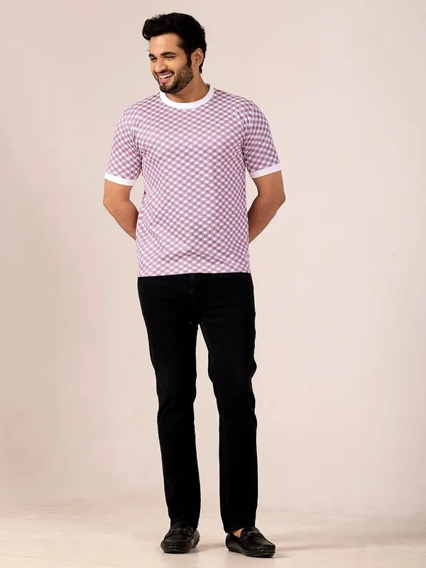Checkered_Men_Round_Neck_Pink_T-Shirt