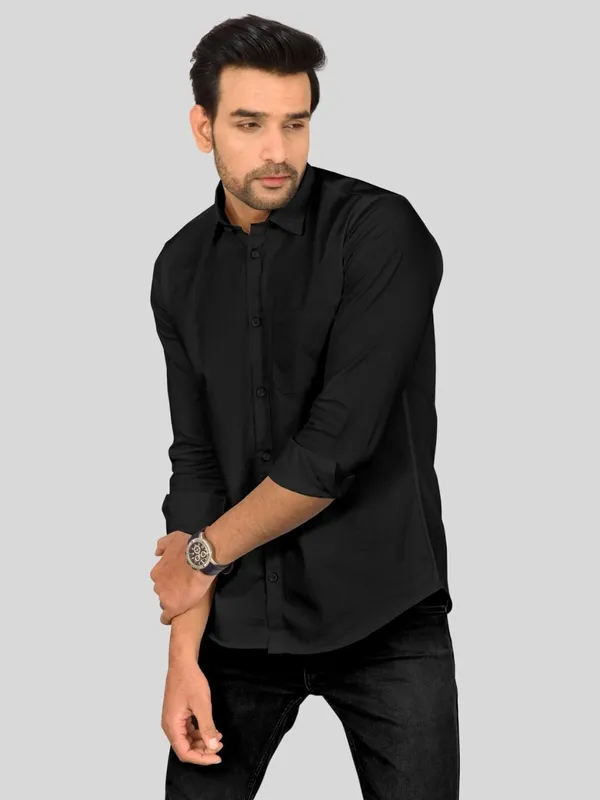Men_Solid_Casual_Black_Shirt