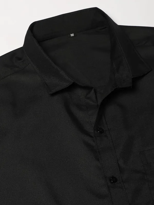 Men_Solid_Casual_Black_Shirt